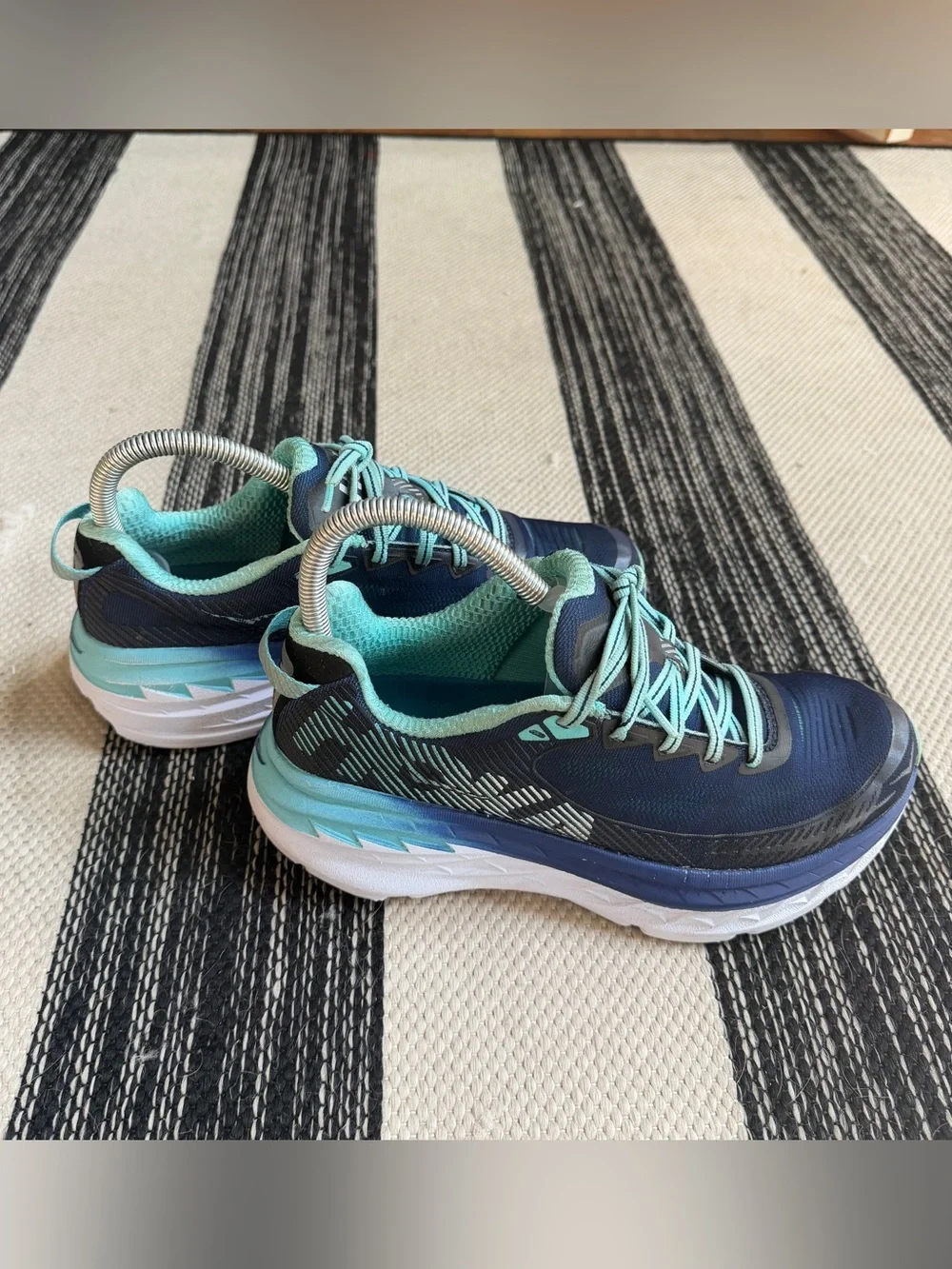 Hoka Bondi 5 Lightweight Women's Neutral Running Shoes in Navy & Aqua Sz. 7.5